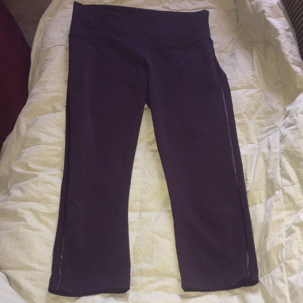 Open to reasonable offers! Lulu sz 8 hi rise crops